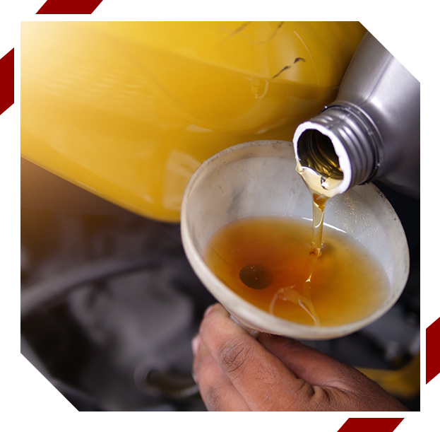 The Maintenance of the engine with engine oil